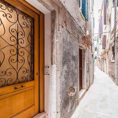 Flowery Court Close To Rialto Bridge 아파트